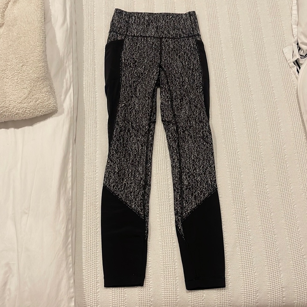 Mesh Lulu lemon leggings 26in inseam size 4